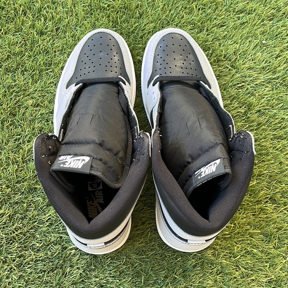 Air Jordan 1 Retro High OG - Picture 4 of 5